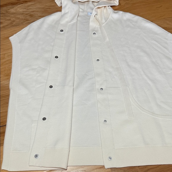 AKRIS Punto Cap Sleeve Merino Wool Snap Front Hooded Sweater - Picture 10 of 14